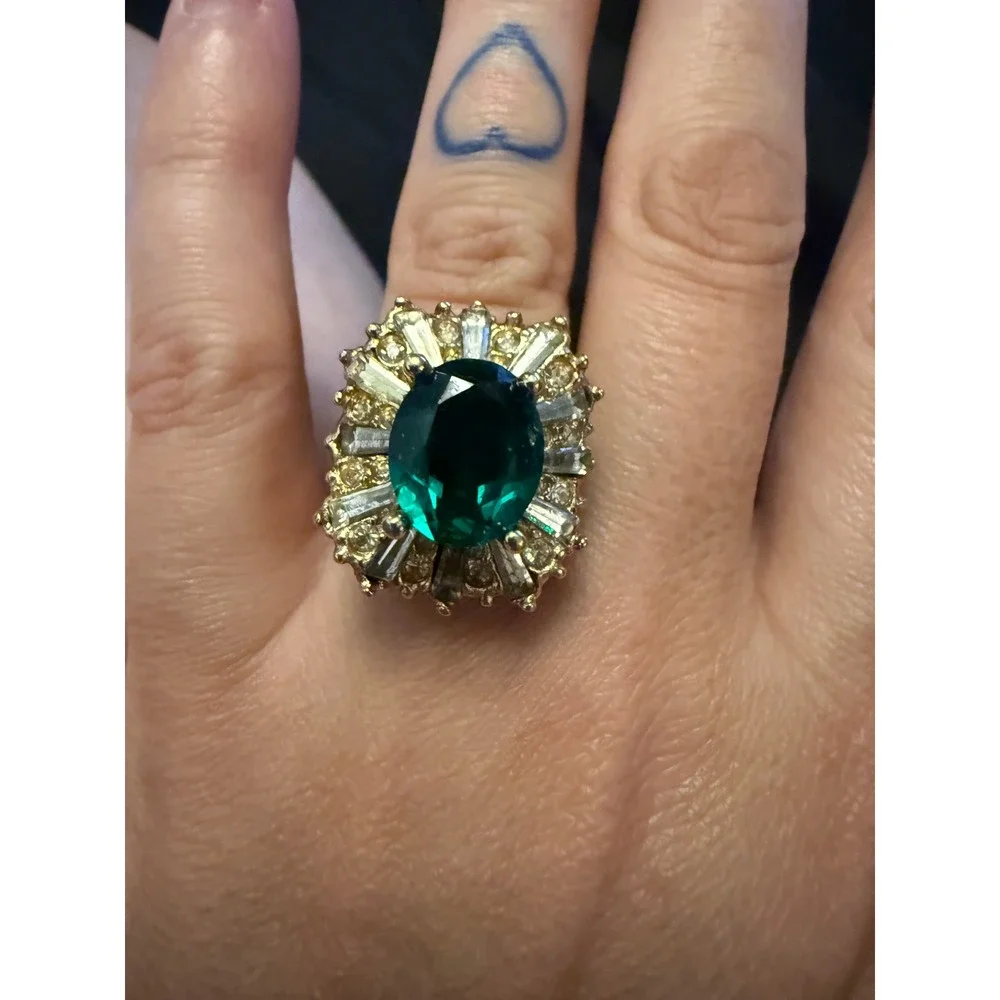 Vintage Gold Tone Emerald Green Crystal Cocktail Ring Baguette Halo Size 6.25